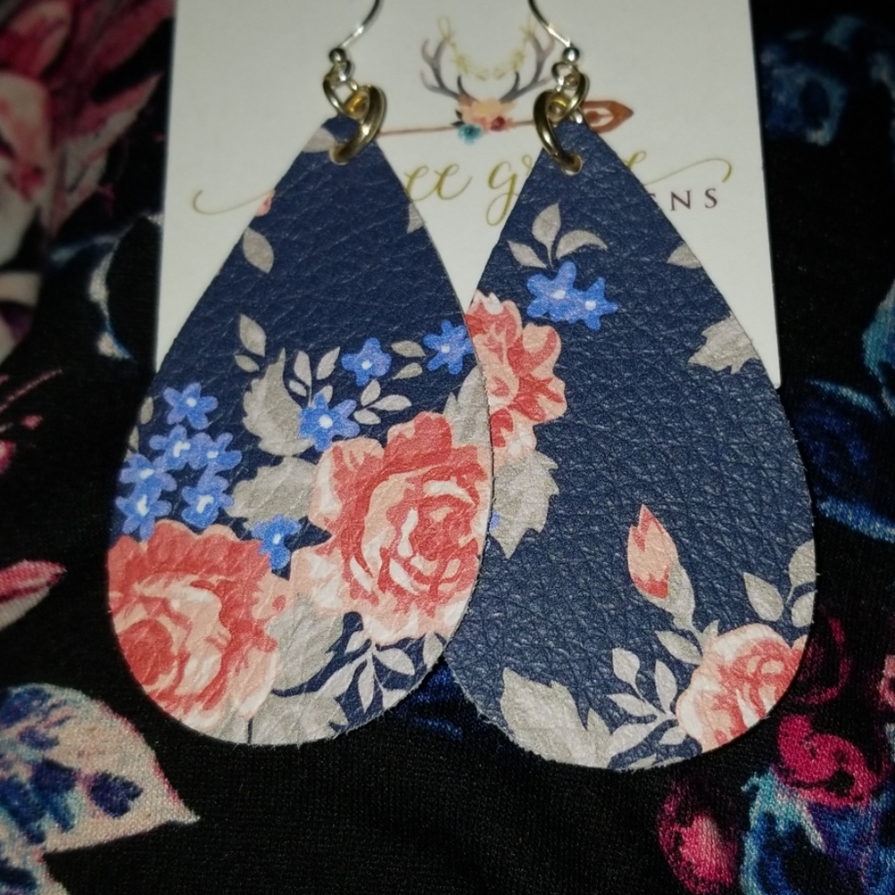 Leather earrings